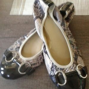 Tahari printed  flats size 9